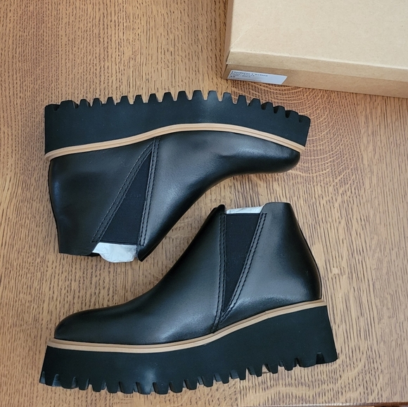 All Black Platform Chelsea Boots - black - Picture 8 of 11